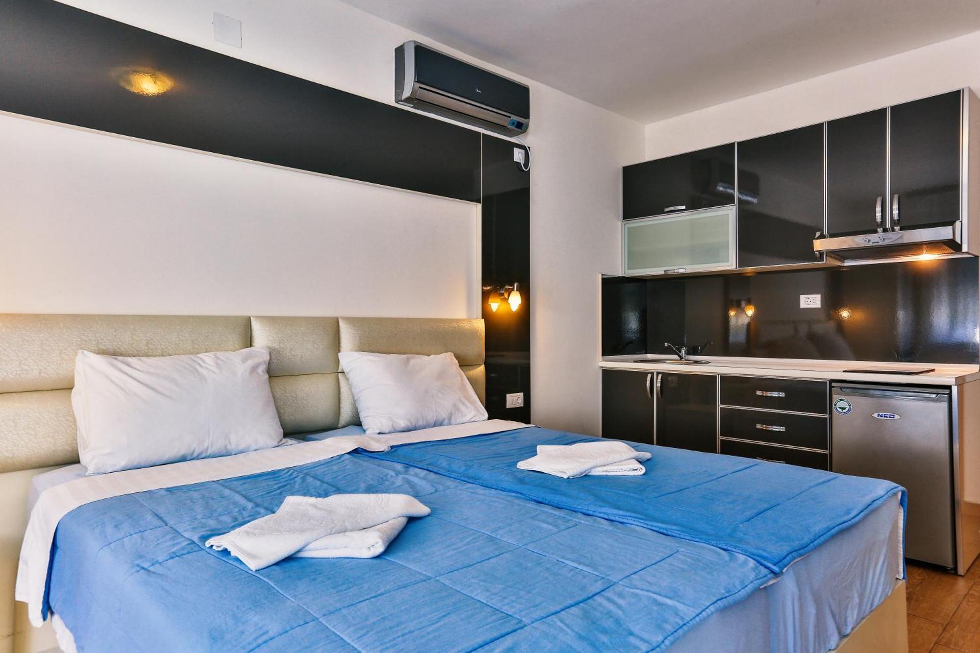 Villa Dvor Kornic Budva Szoba fotó
